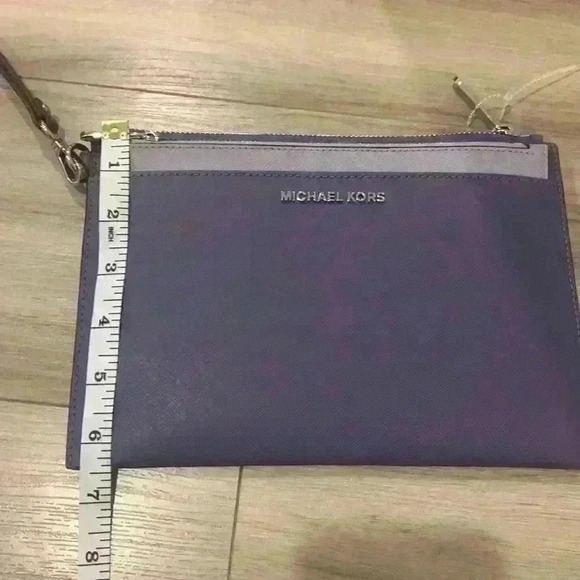 Michael Kors 2 in 1 wristlet Clutch - Picture 13 of 16